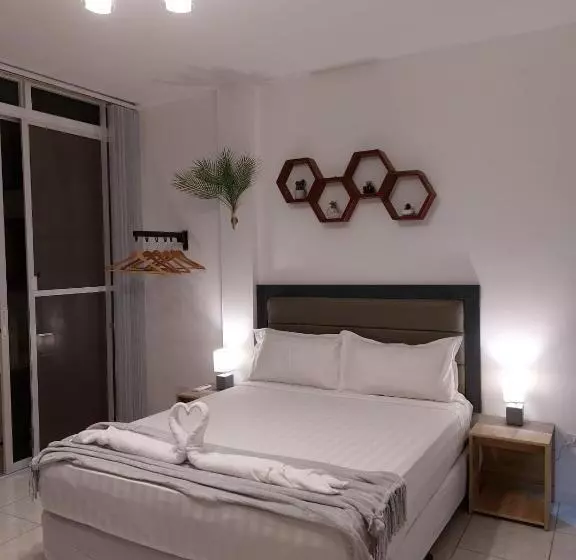 Hotelli Bonsai Jacuzzi Suites