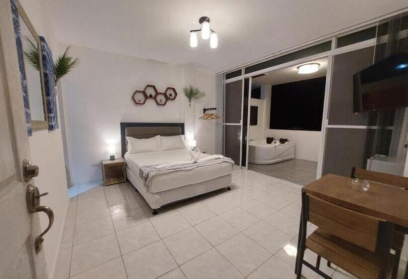 Hotel Bonsai Jacuzzi Suites