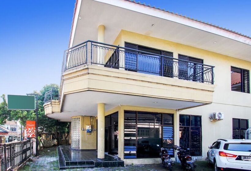 בית מלון כפרי Oyo 91473 Wisma Husada 1 Semarang