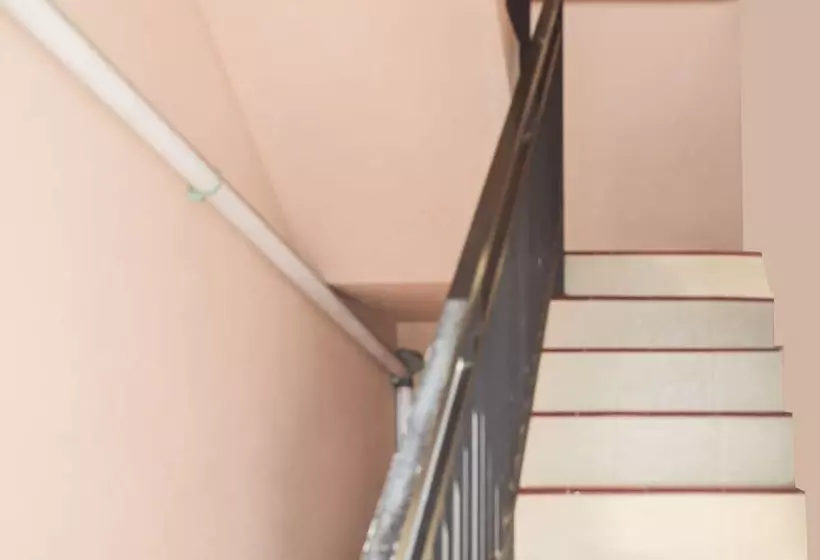 Hotelli Oyo 91491 Zalfa Guest House Syariah