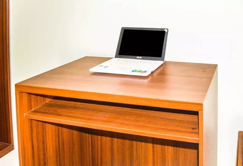 Hotelli Oyo 91491 Zalfa Guest House Syariah