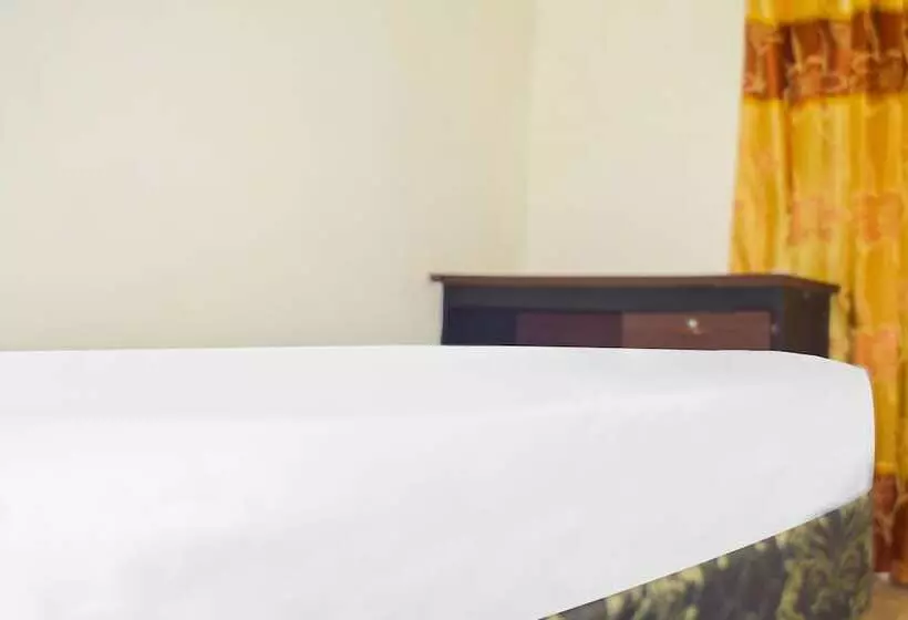 Hotelli Oyo 91491 Zalfa Guest House Syariah