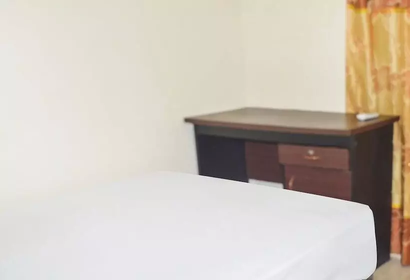 Hotelli Oyo 91491 Zalfa Guest House Syariah