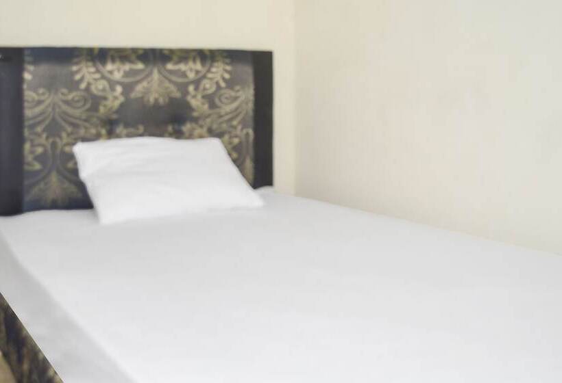 فندق Oyo 91491 Zalfa Guest House Syariah