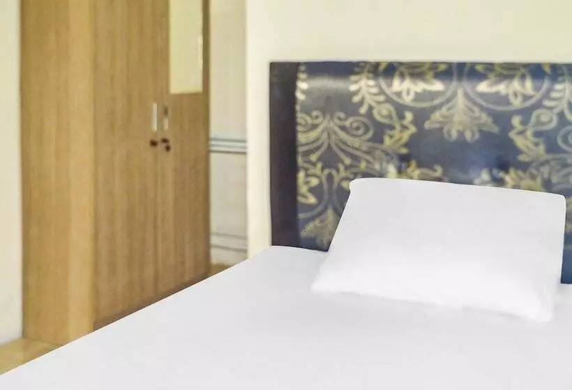 Hotelli Oyo 91491 Zalfa Guest House Syariah