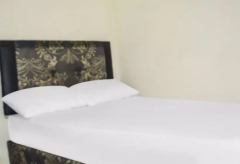 Hotelli Oyo 91491 Zalfa Guest House Syariah