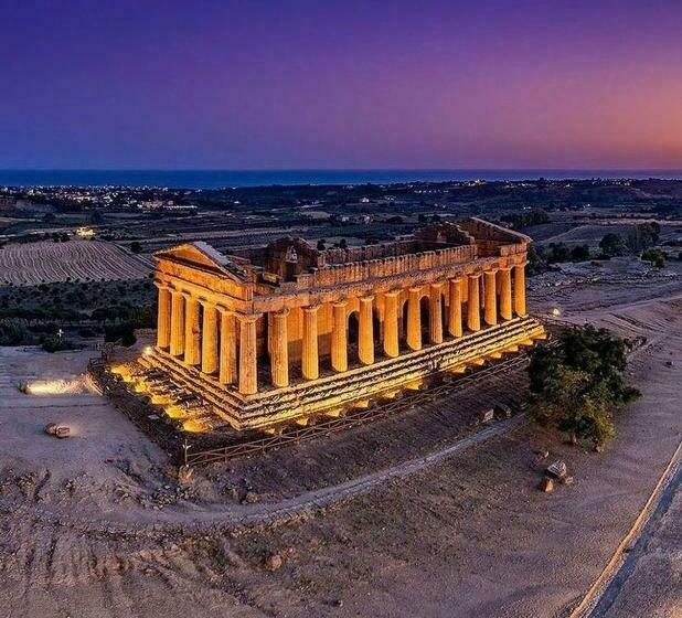 پانسیون Akragaroom