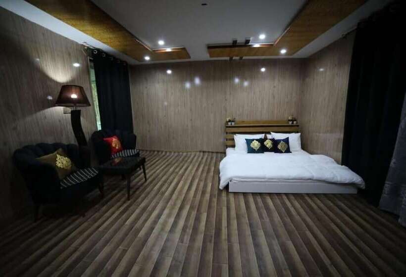 پانسیون Royal Brangsa Guest House