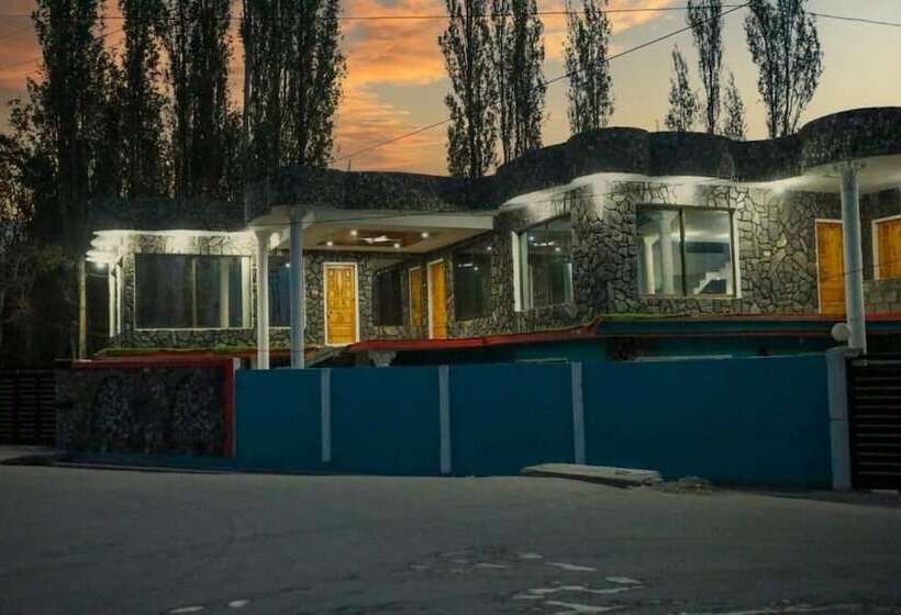 پانسیون Royal Brangsa Guest House