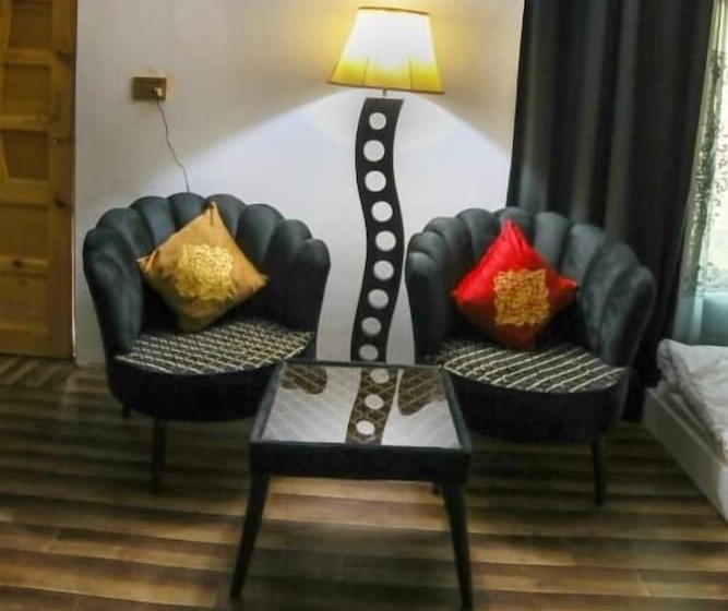 پانسیون Royal Brangsa Guest House