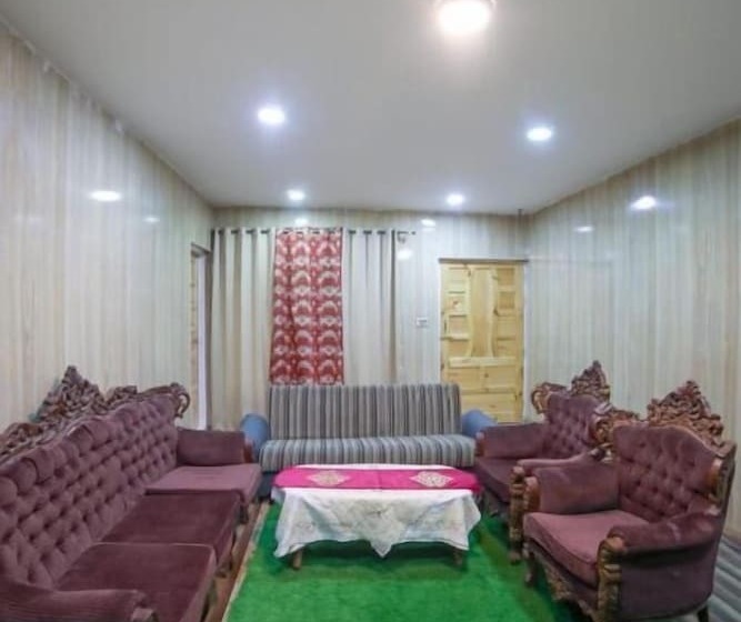 پانسیون Royal Brangsa Guest House
