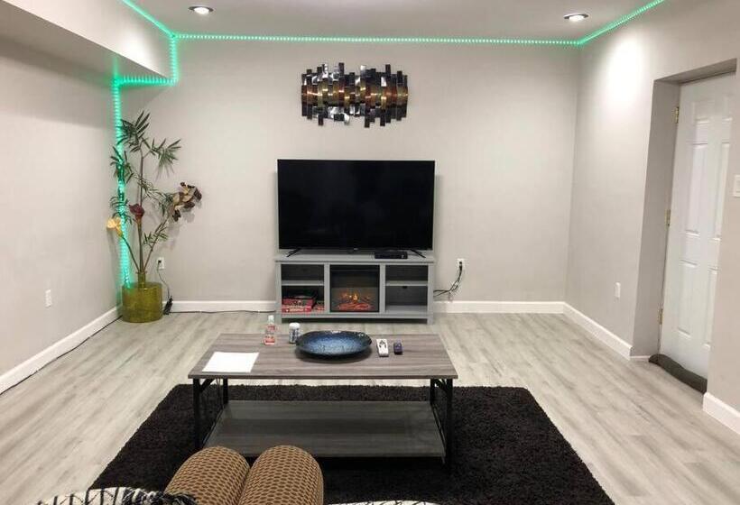 ペンション Spacious Unit With Mountain View