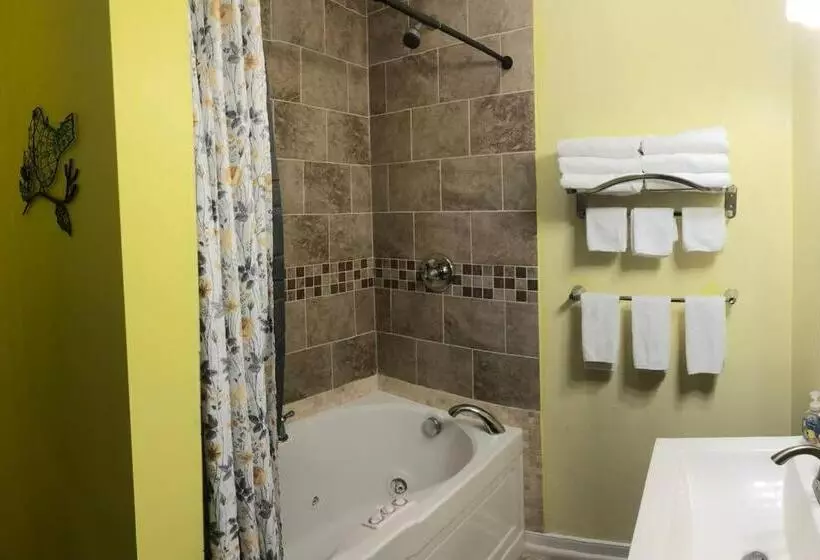 Majatalo Spacious Unit With Mountain View