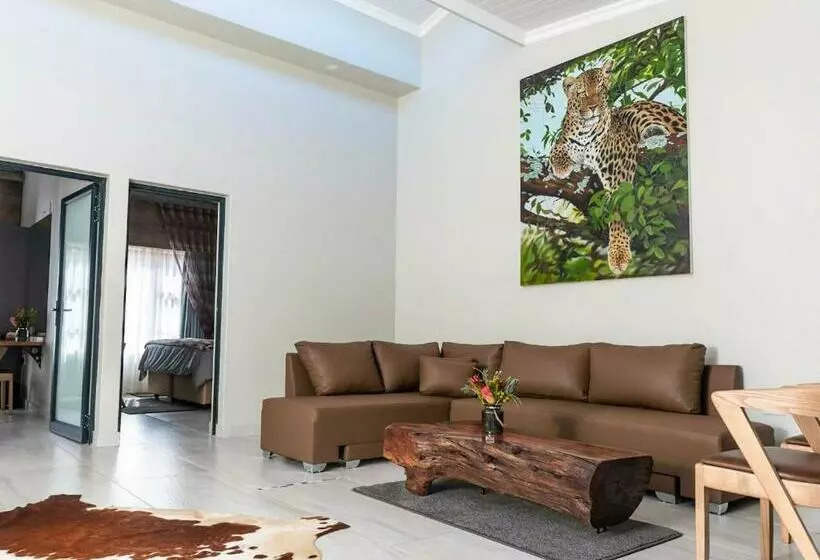 ペンション The Hank Maribashoek Adventure Lodge