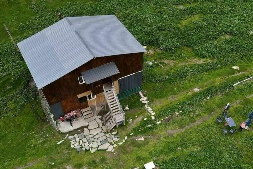 پانسیون Vila Latphari In Ushguli