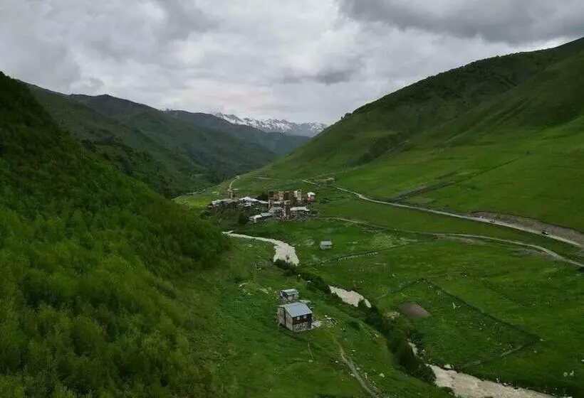 پانسیون Vila Latphari In Ushguli