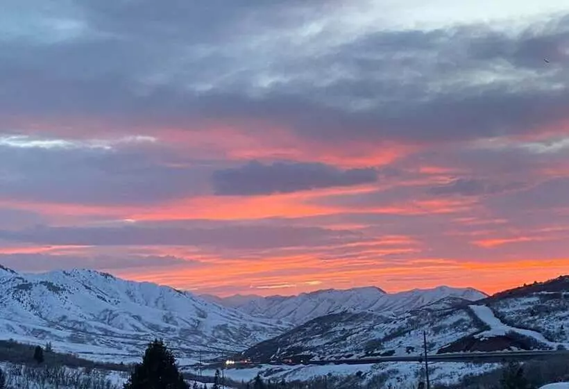 Mountain Cabin, Close To Slopes, 4br And 3ba, Hottub