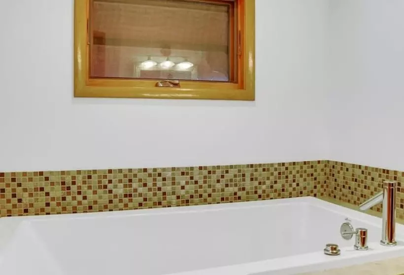 Mountain Cabin, Close To Slopes, 4br And 3ba, Hottub