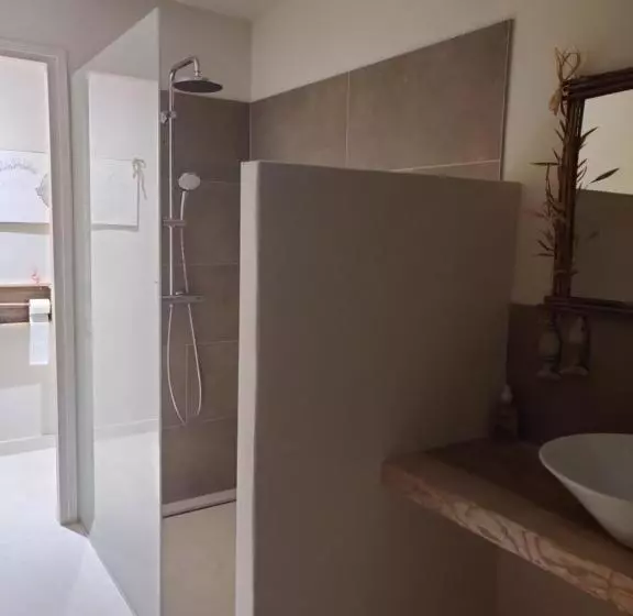 ベッドアンドブレックファースト Chambre D Hôtes Et Puis Voilà!