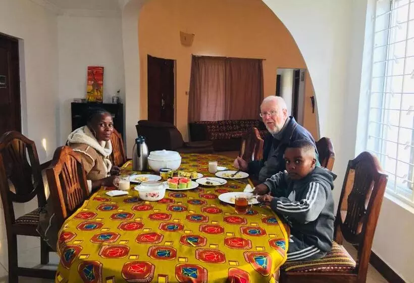 تختخواب و صبحانه Pazuri House Iringa