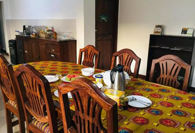 تختخواب و صبحانه Pazuri House Iringa