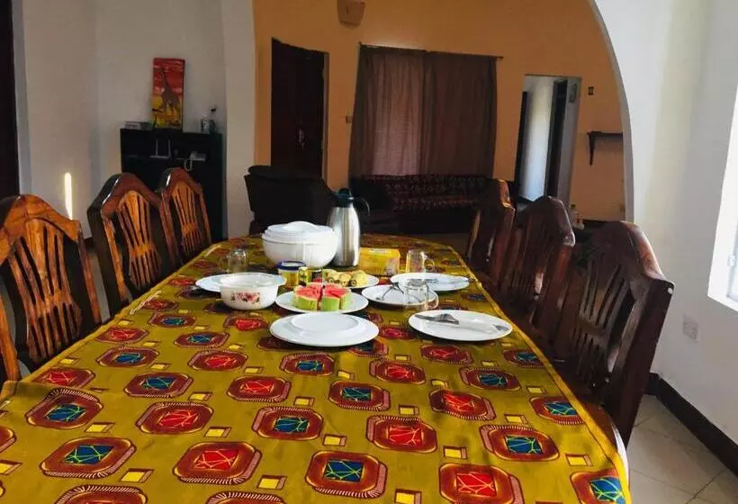 تختخواب و صبحانه Pazuri House Iringa