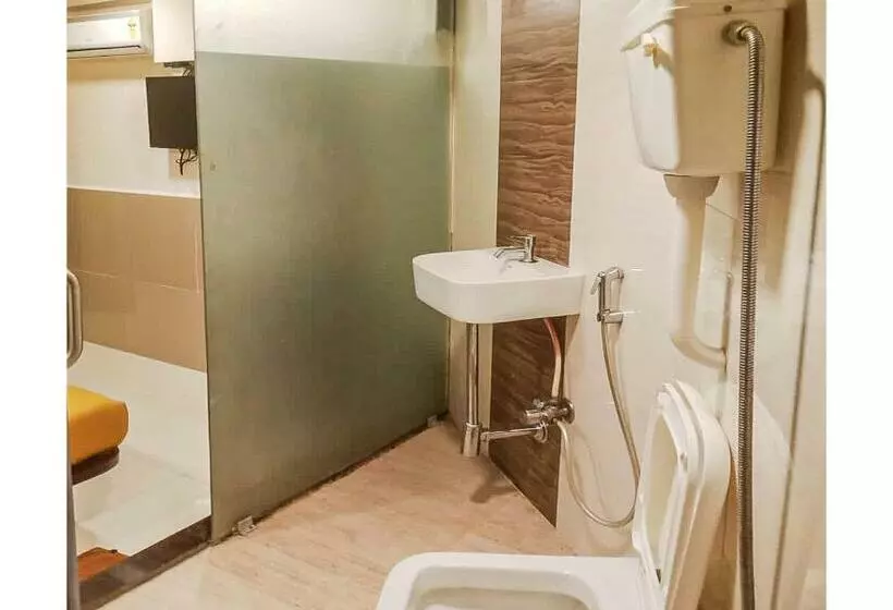 Hotelli Gurukripa Nx Lodging By Wb Inn
