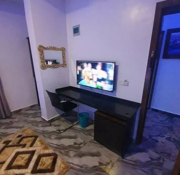 هتل Momak8