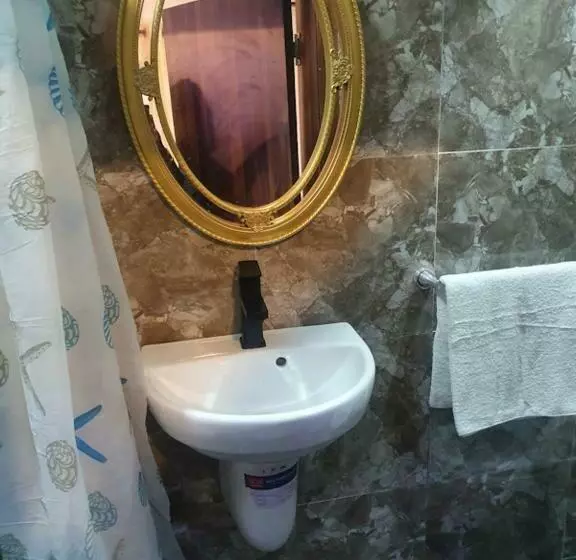 هتل Momak8