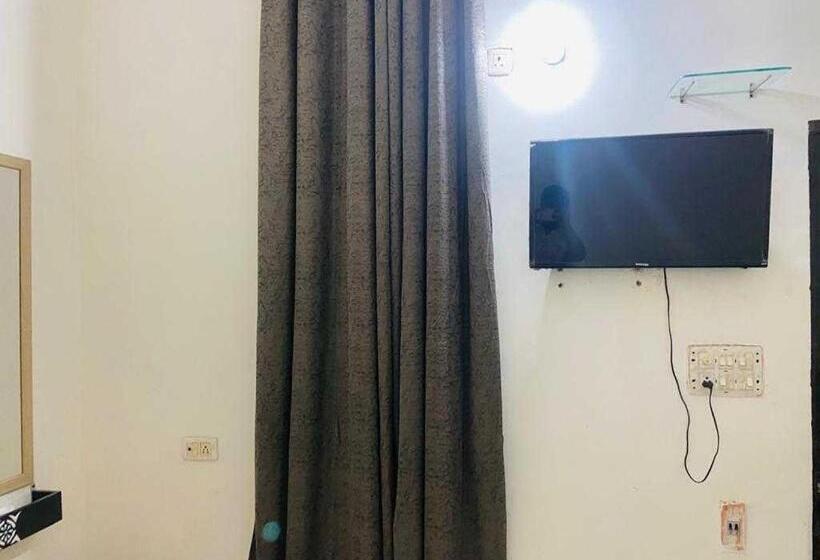 Hôtel Pop 92131  Zara