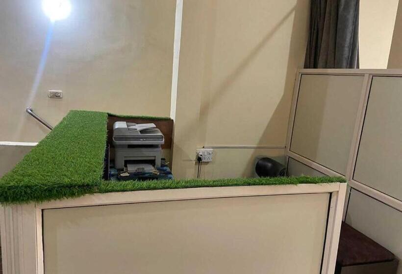 Hôtel Pop 92131  Zara