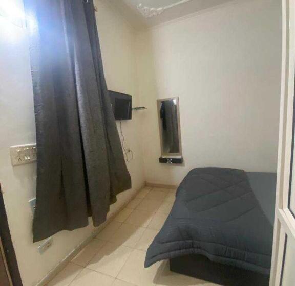 Hôtel Pop 92131  Zara