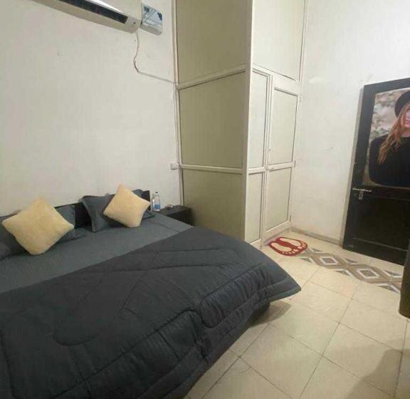 Hôtel Pop 92131  Zara