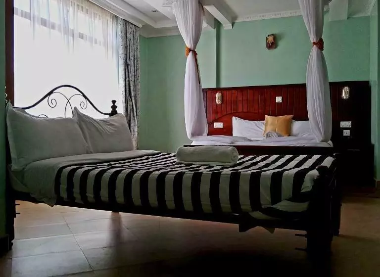 پانسیون Monrovia Guesthouse