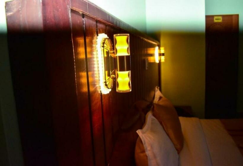 پانسیون Monrovia Guesthouse