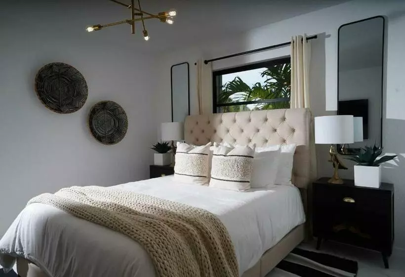 Glamorous 3 Bedroom Villa With Heated Pool Sarasota Area