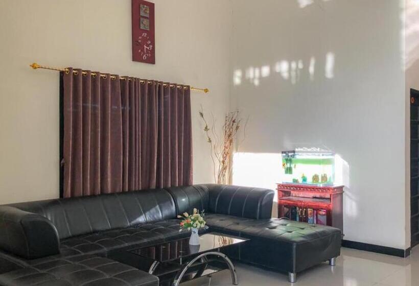 בית מלון כפרי D Mario Palopo