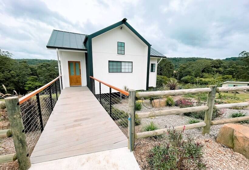 Отель Seven Peaks Farm Stay