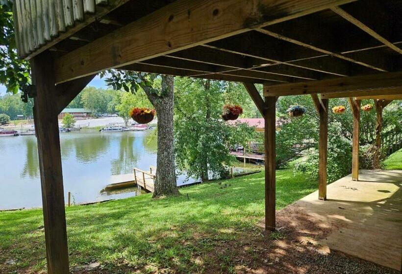 Lakefront Home At Lake Chickamauga! Walk To The Marina!
