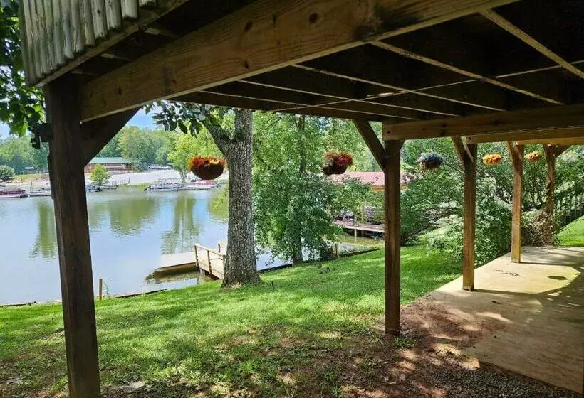 Lakefront Home At Lake Chickamauga! Walk To The Marina!