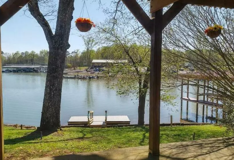 Lakefront Home At Lake Chickamauga! Walk To The Marina!