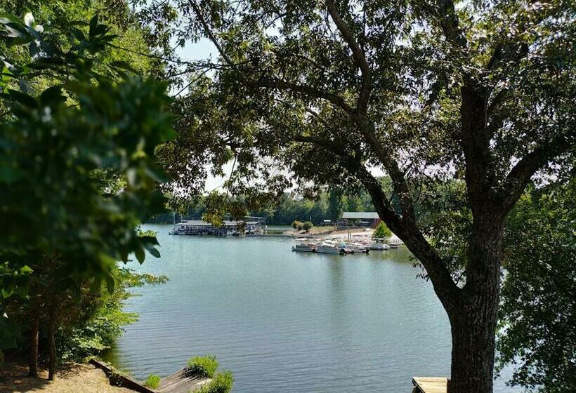 Lakefront Home At Lake Chickamauga! Walk To The Marina!