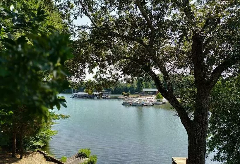 Lakefront Home At Lake Chickamauga! Walk To The Marina!