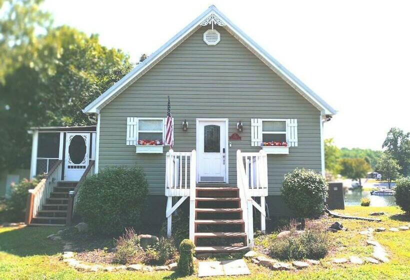 Lakefront Home At Lake Chickamauga! Walk To The Marina!