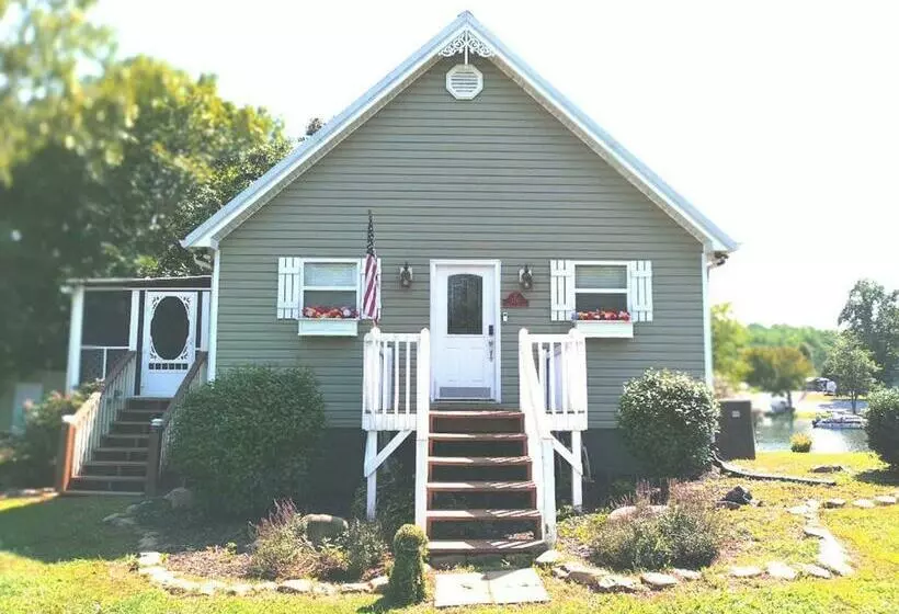 Lakefront Home At Lake Chickamauga! Walk To The Marina!