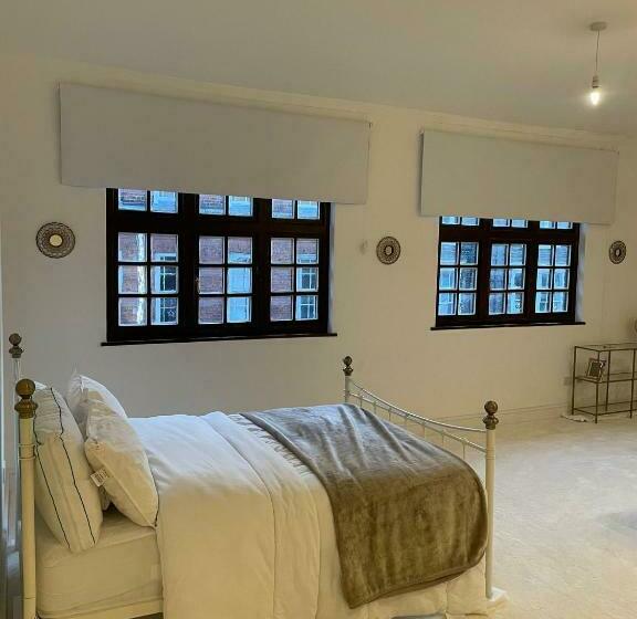 Lovely 1 Bedroom Loft Apartment Above Shop With Free Parking  Long Term Let Available