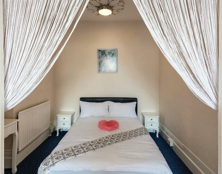 Majatalo Newton Guesthouse