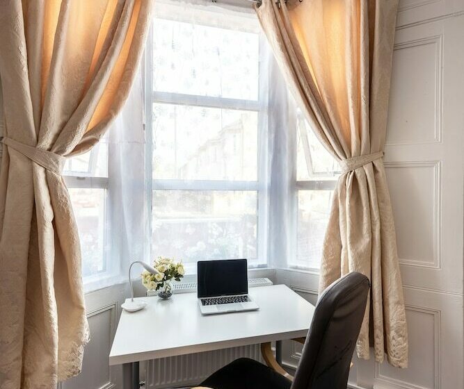 Majatalo Newton Guesthouse