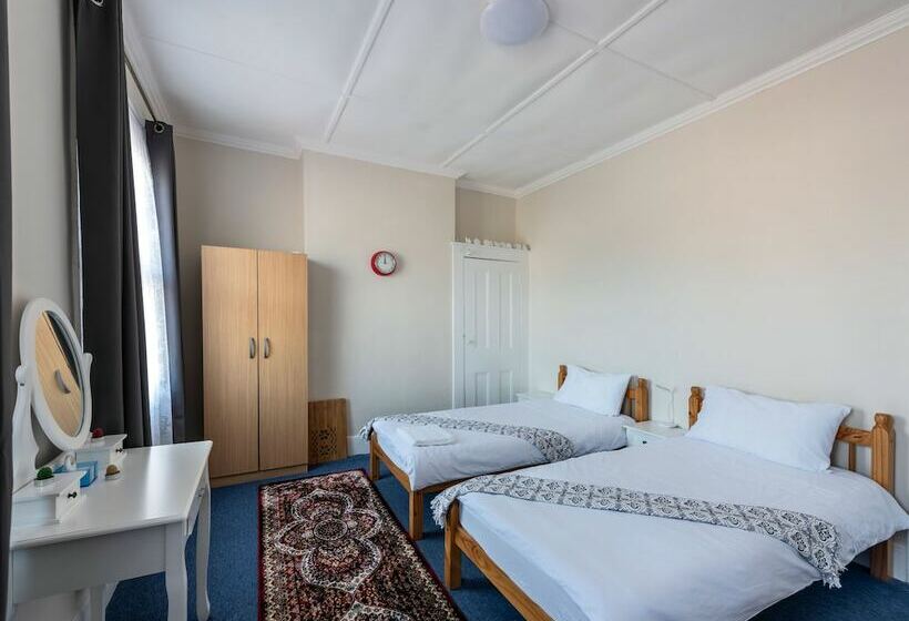 Majatalo Newton Guesthouse