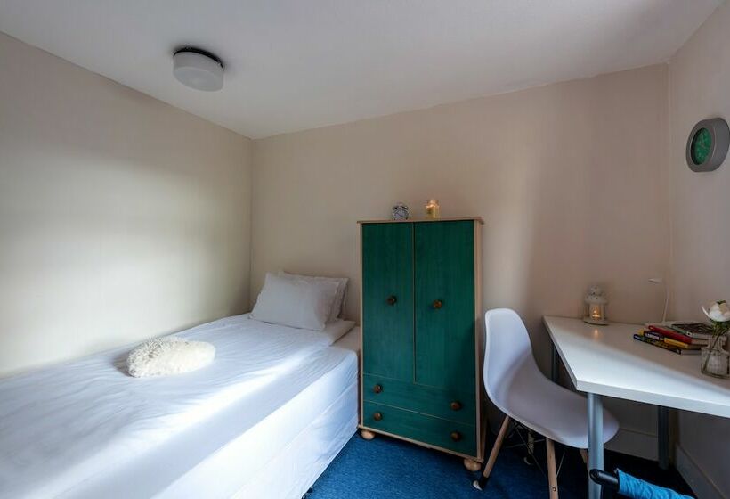 Majatalo Newton Guesthouse